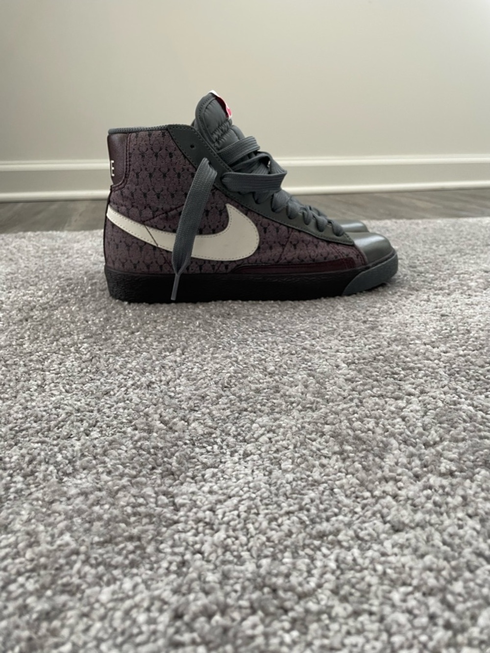 Nike Kids' High-Top Sneakers - Grey & Maroon